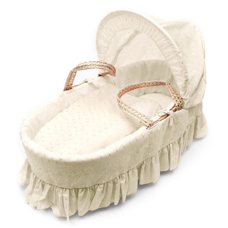 Плетено кошче за новородено - кремава английска бродерия